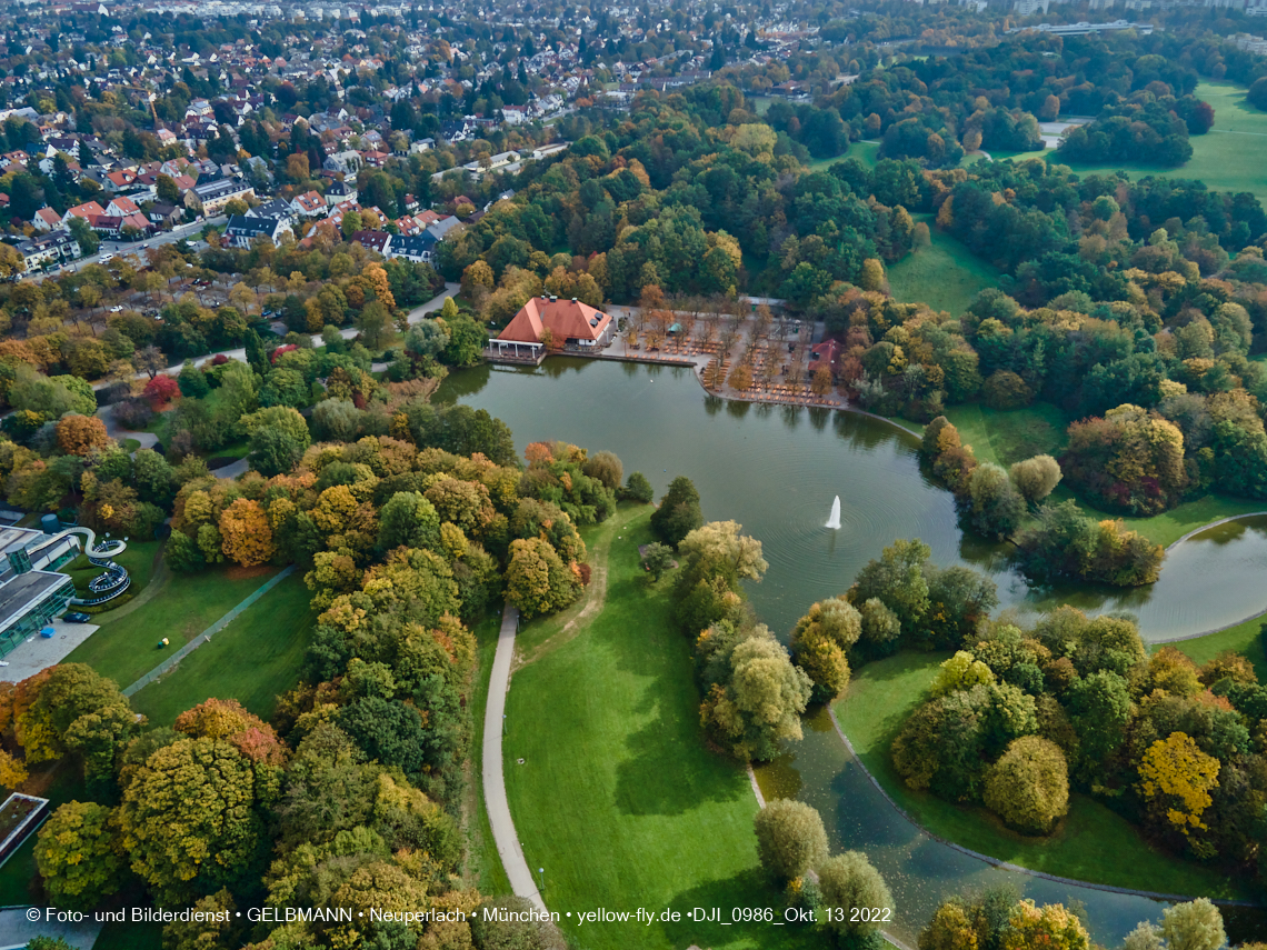 13.10.2022 - Der Ostpark mit See und Biergarten in Neuperlach 13.10.2022 - Der Ostpark mit See und Biergarten in Neuperlach